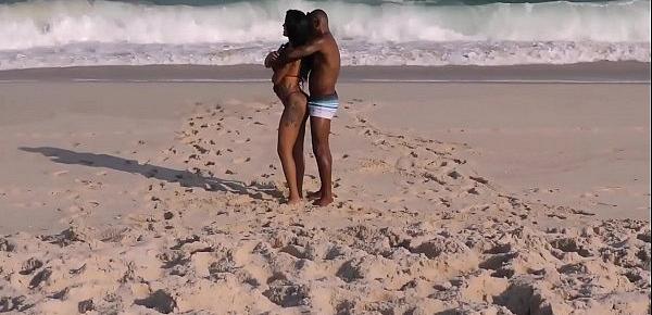  Shayene Samara fodeu com negão do pau grande na praia da Barra